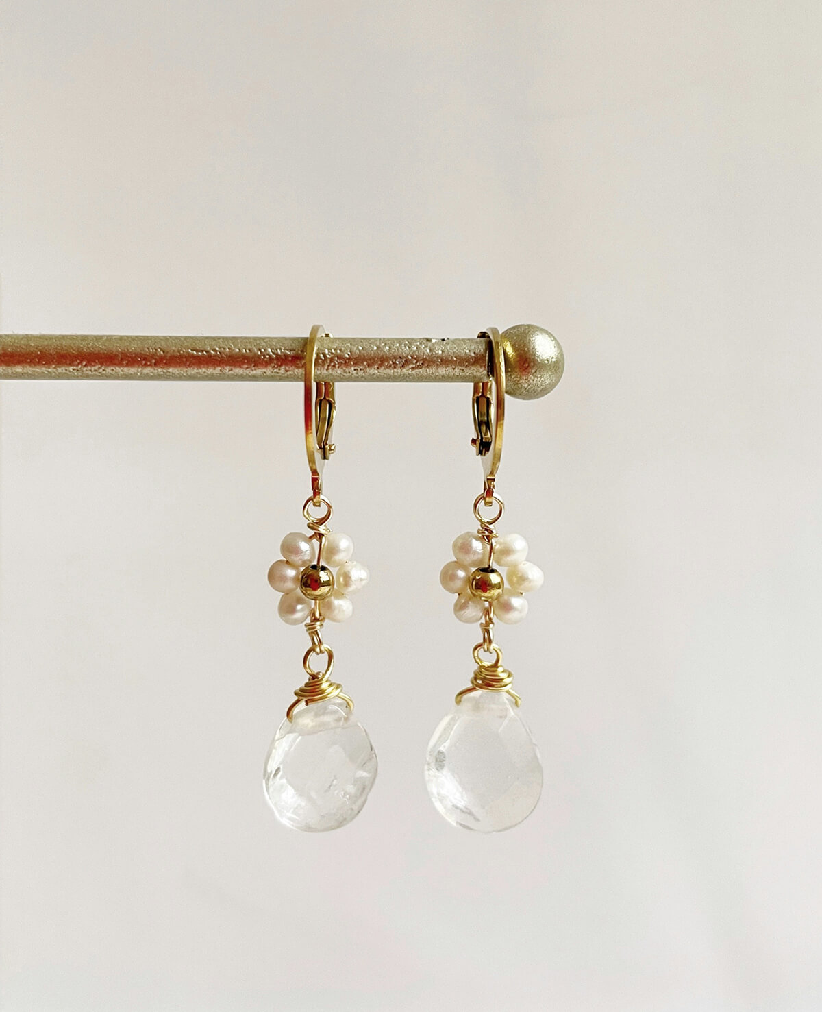 Pearl hoop earrings - Image 2